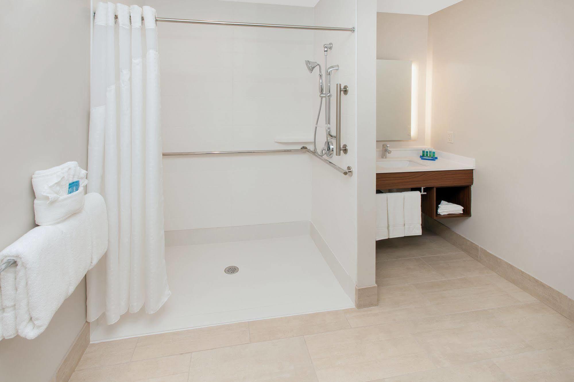 Holiday Inn Express & Suites - Sterling Heights-Detroit Area By Ihg Eksteriør bilde